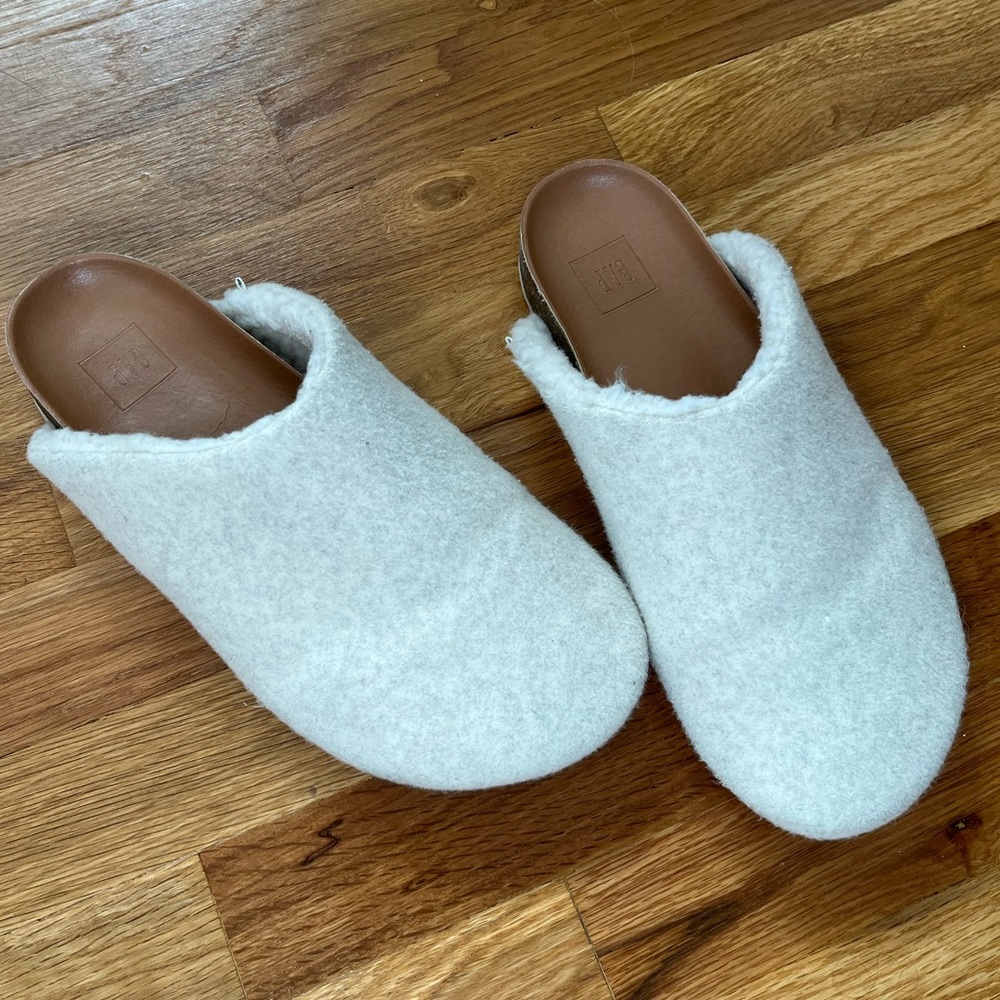Gap Cozy Clog Ivory Frost Size 9